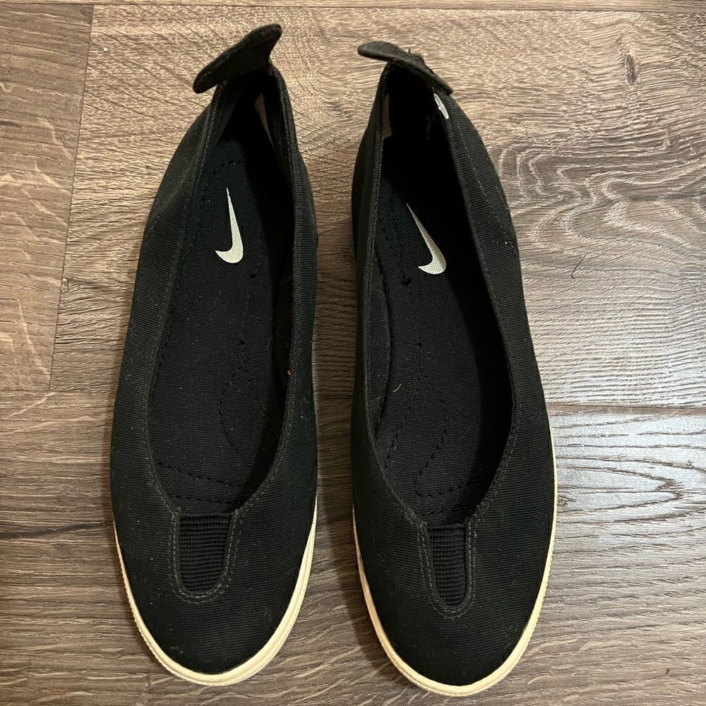 Nike Women Flats size 5.5